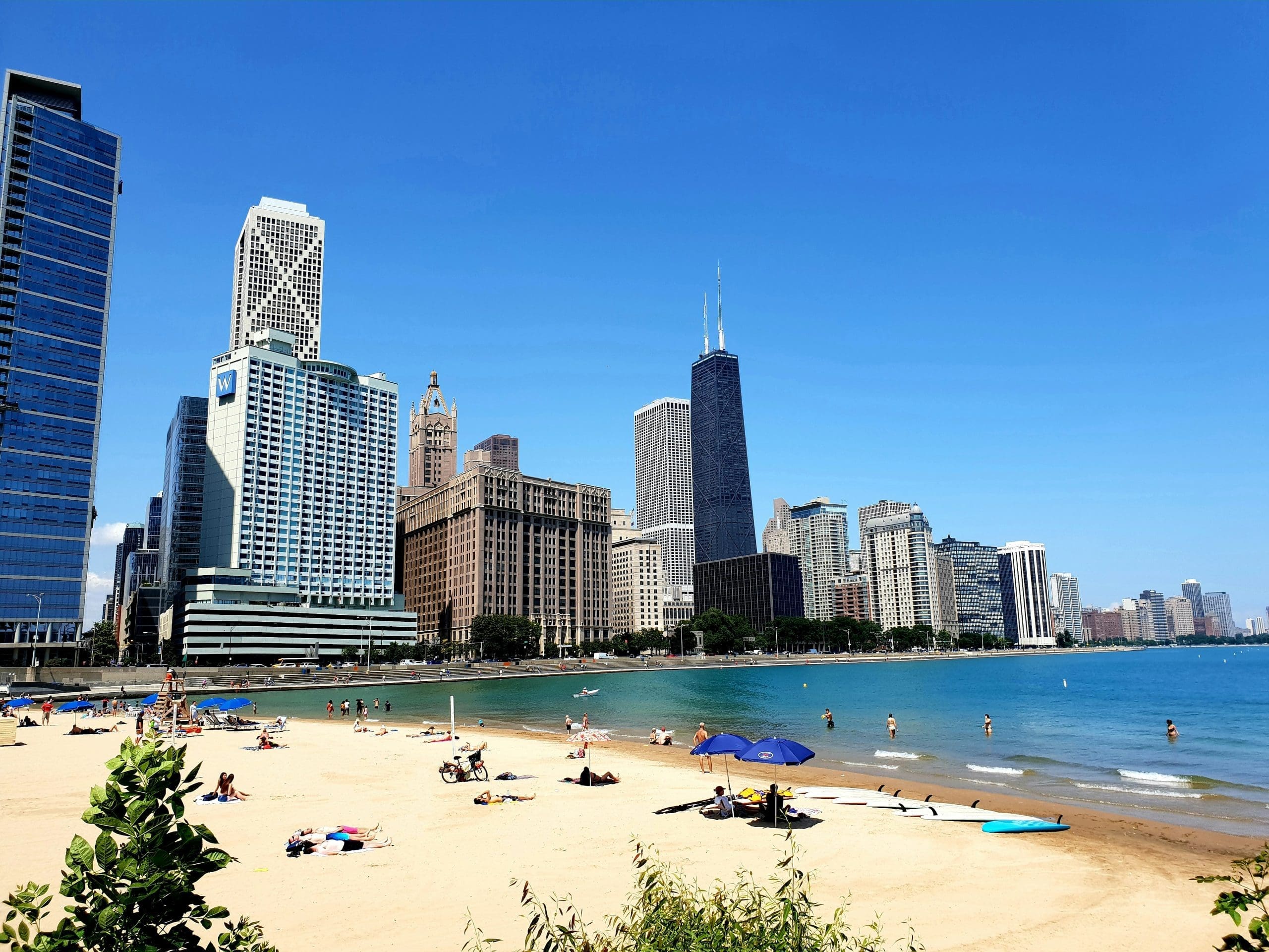 An image of Oak Street Beach in Chicago.